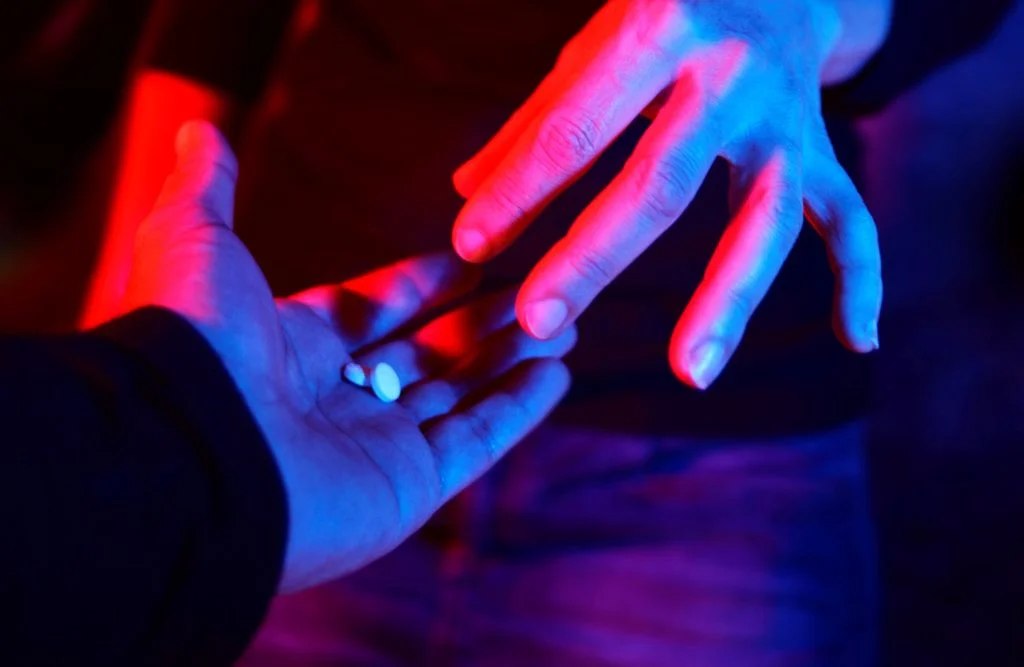 Экстази (МДМА): влияние на психику, риски и лечение зависимости